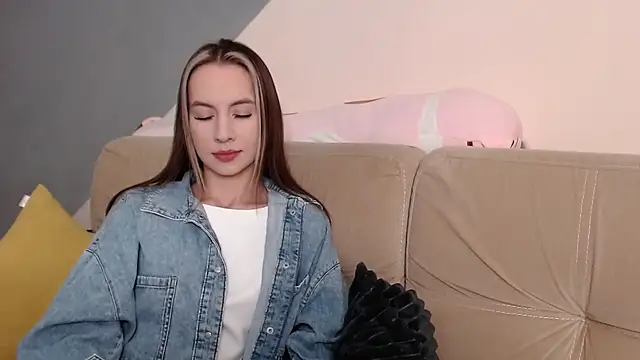 Snapshot of AmbrielHailey chatting on October 18, 2025, 1:08 am AmbrielHailey online show from October 18, 2025, 1:08 am