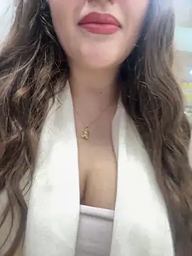 Snapshot of Elinatiranda chatting on March 13, 2026, 1:45 am Elinatiranda online show from March 13, 2026, 1:45 am