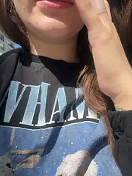 Snapshot of Elinatiranda chatting on March 14, 2026, 1:05 pm Elinatiranda online show from March 14, 2026, 1:05 pm