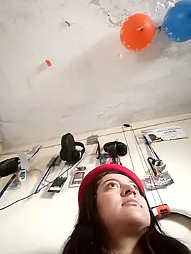 CORALINE GREYM online show from September 27, 2025, 6:57 pm