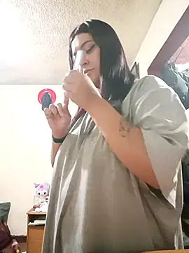 CORALINE GREYM online show from November 3, 2025, 5:42 am