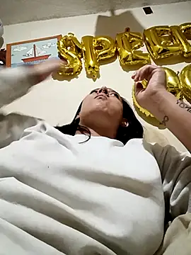 CORALINE GREYM online show from November 6, 2025, 1:50 am