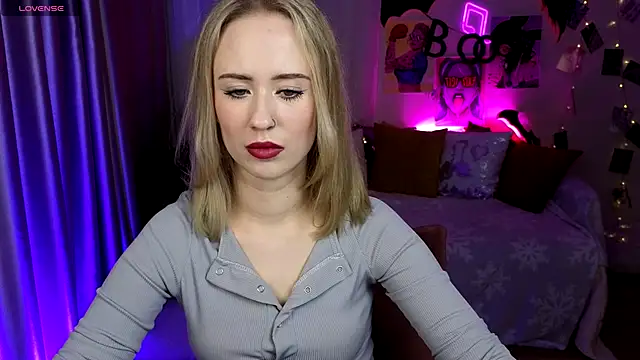 SashaBrooks online show from November 11, 2025, 2:06 pm