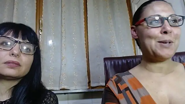 Foxlady2271 online show from February 22, 2026, 9:13 pm