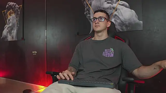 Snapshot of JacksonOlsenn chatting on November 7, 2025, 9:37 pm JacksonOlsenn online show from November 7, 2025, 9:37 pm