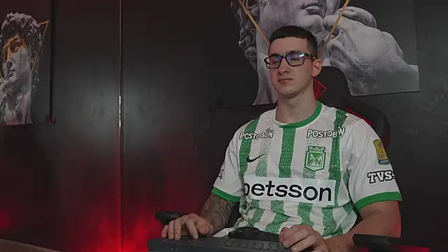 JacksonOlsenn online show from November 11, 2025, 9:04 pm