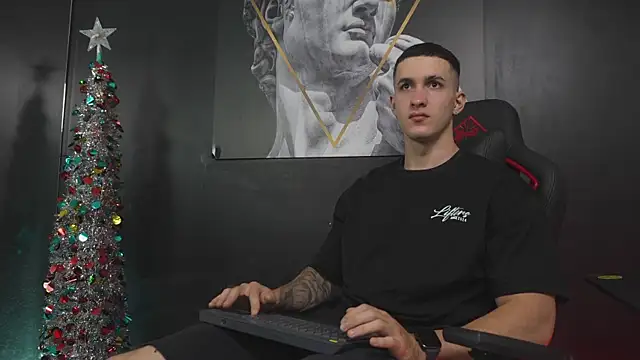 JacksonOlsenn online show from December 17, 2025, 8:37 pm