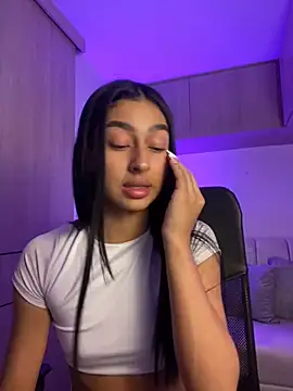 maddy bronw  online show from December 6, 2024, 12:45 am