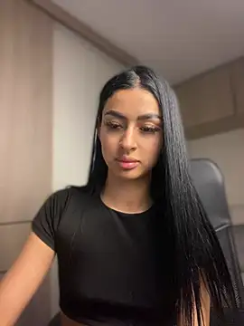 maddy bronw  online show from December 22, 2024, 6:17 am