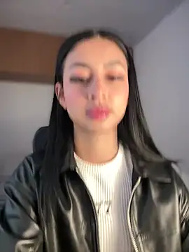 maddy bronw  online show from February 25, 2025, 11:00 pm