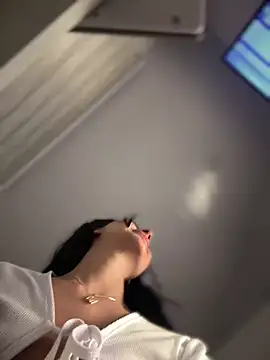 maddy bronw  online show from March 2, 2025, 5:44 am