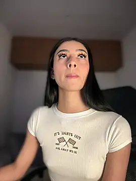 maddy bronw  online show from March 11, 2025, 10:42 pm