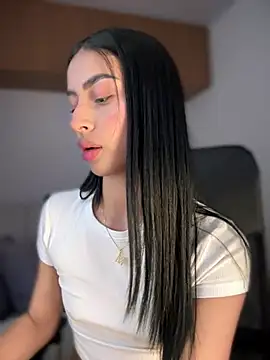 maddy bronw  online show from March 19, 2025, 8:43 pm