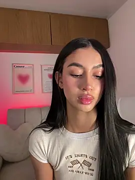 maddy bronw  online show from September 22, 2025, 10:45 pm