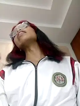 evelyn wine online show from February 1, 2025, 5:07 am