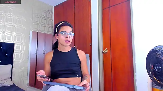 evelyn wine online show from March 8, 2025, 12:11 am