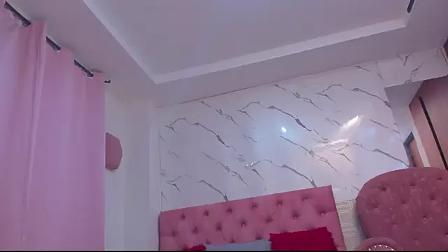 evelyn wine online show from November 12, 2025, 7:13 pm