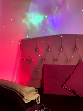 NINA 18 YEARS online show from October 7, 2025, 8:39 pm