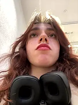 Lily  Belle online show from December 5, 2024, 1:06 pm