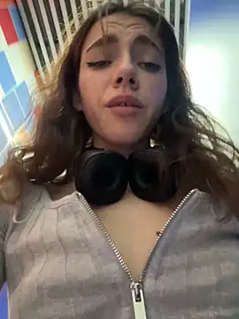 Lily  Belle online show from December 11, 2024, 4:09 pm