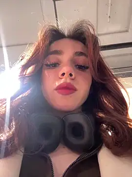 Lily  Belle online show from December 20, 2024, 1:22 pm