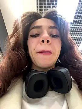 Lily  Belle online show from December 23, 2024, 1:13 pm