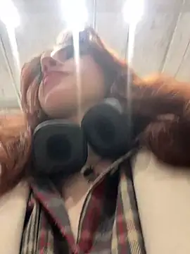Lily  Belle online show from December 24, 2024, 1:28 pm