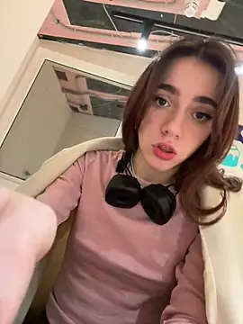 Lily  Belle online show from January 19, 2025, 4:25 pm