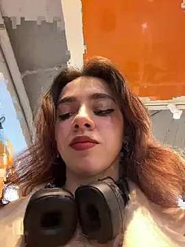 Lily  Belle online show from January 28, 2025, 1:05 pm