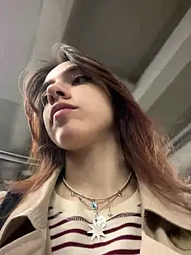 Lily  Belle online show from January 31, 2025, 12:07 pm