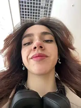 Lily  Belle online show from February 2, 2025, 2:13 pm