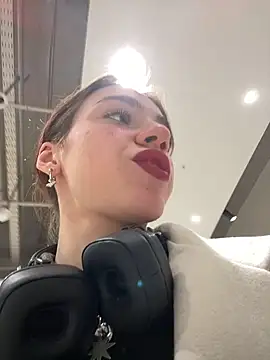 Lily  Belle online show from February 13, 2025, 3:35 pm
