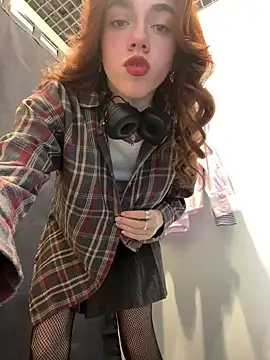 Lily  Belle online show from February 14, 2025, 12:14 pm