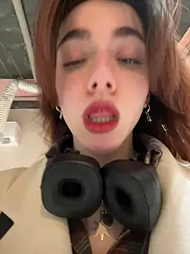Lily  Belle online show from February 15, 2025, 4:23 pm