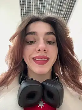 Lily  Belle online show from February 25, 2025, 1:06 pm
