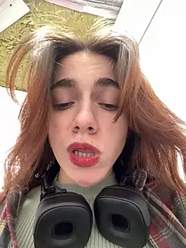 Lily  Belle online show from March 3, 2025, 2:04 pm