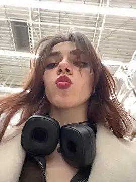 Lily  Belle online show from March 7, 2025, 12:45 pm