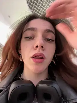 Lily  Belle online show from March 13, 2025, 4:23 pm
