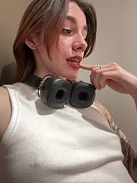 Lily  Belle online show from March 14, 2025, 4:30 pm