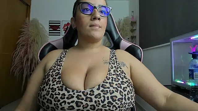 Samanthagax online show from January 23, 2025, 11:15 pm