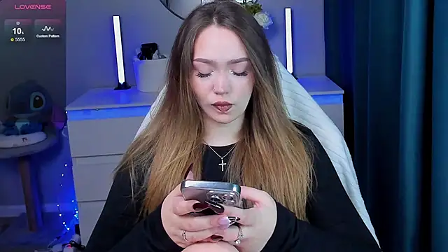 Evia r0se online show from October 18, 2025, 1:34 pm