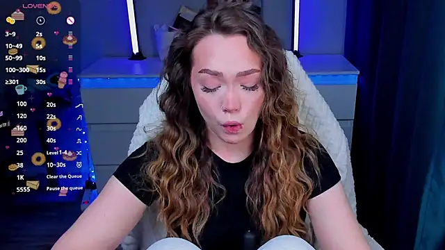 Evia r0se online show from February 15, 2026, 1:31 pm