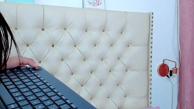 Snapshot of Kim_Eli chatting on December 29, 2024, 10:47 pm Kim Eli online show from December 29, 2024, 10:47 pm