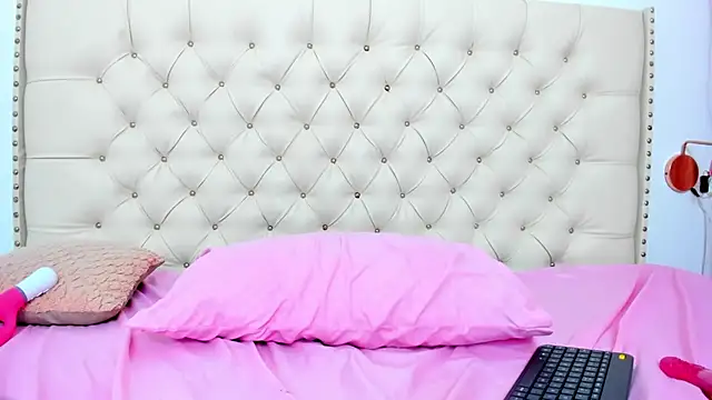 Snapshot of Kim_Eli chatting on January 4, 2025, 10:45 pm Kim Eli online show from January 4, 2025, 10:45 pm