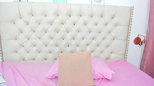 Snapshot of Kim_Eli chatting on January 19, 2025, 1:43 am Kim Eli online show from January 19, 2025, 1:43 am