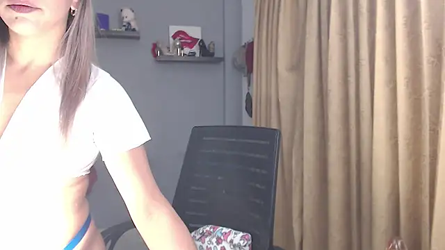 SusanLeroy online show from December 18, 2025, 9:59 am