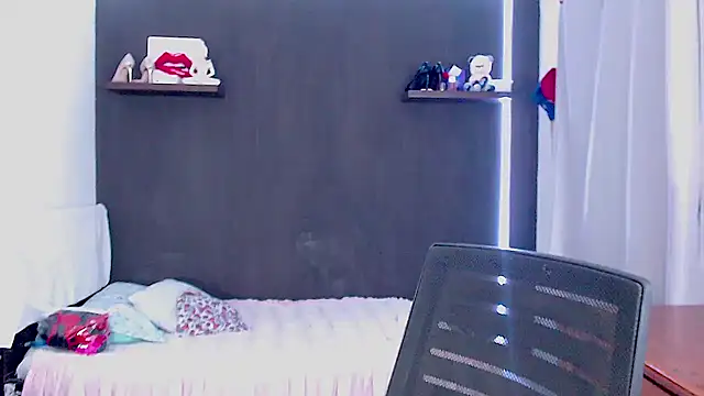 SusanLeroy online show from March 17, 2026, 9:23 am