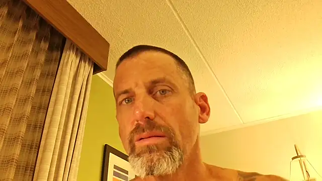 overaveragefreak4you online show from October 3, 2025, 12:24 pm