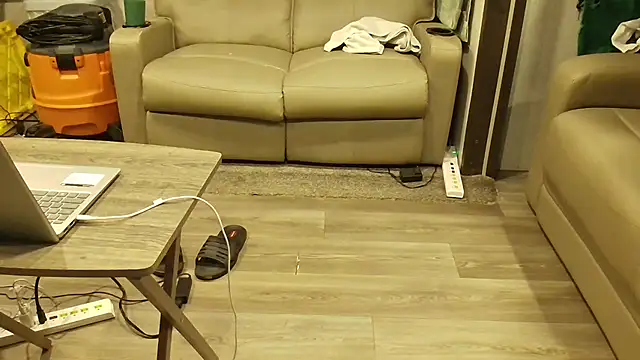 overaveragefreak4you online show from February 17, 2026, 4:42 am