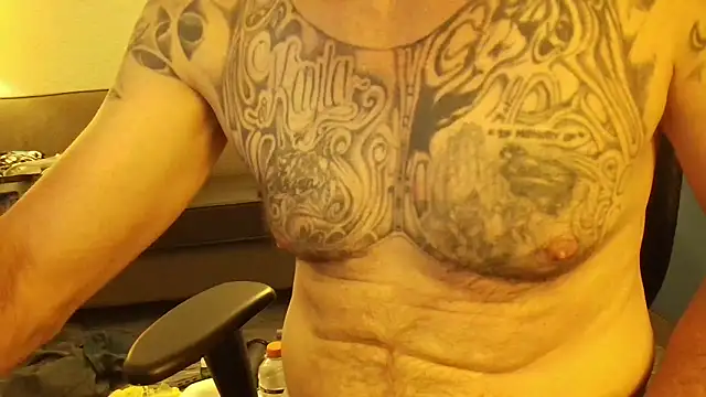 Snapshot of overaveragefreak4you chatting on June 30, 2026, 6:58 am overaveragefreak4you online show from June 30, 2026, 6:58 am